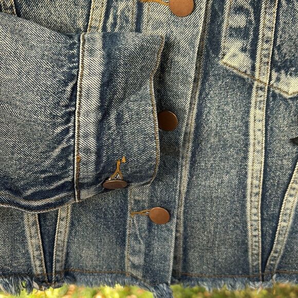 Cropped distressed jean jacket with flower appliqué S - Picture 3 of 5